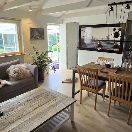 Lägenhet Cozy With Perfect Location *
